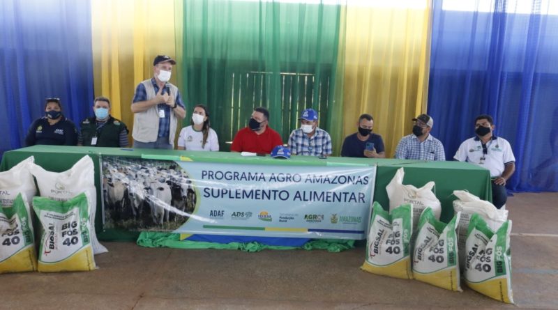 Em Autazes, pecuaristas são beneficiados com suplemento alimentar para gado