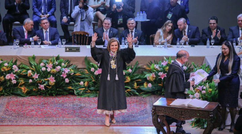Conselheira Yara Lins dos Santos toma posse e vai presidir o Tribunal de Contas do Amazonas pela segunda vez