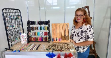 Feira de artesanato reúne empreendedores manauaras no Shopping Sumaúma