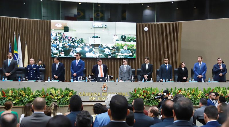 David Almeida lê mensagem na Câmara, anuncia hospital e reposiciona alianças para 2026