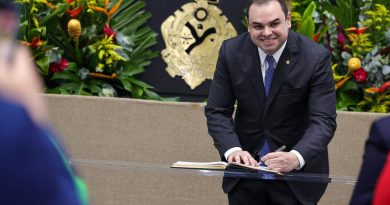 Roberto Cidade assume o governo e redesenha disputa eleitoral no Amazonas