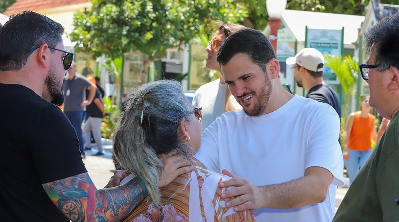 Dia dos Pais leva famílias aos cemitérios de Manaus
