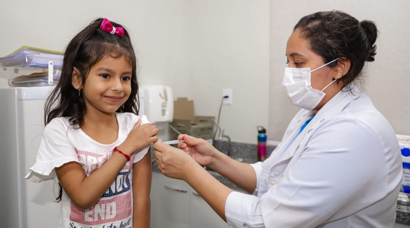 Manaus aplica 5 mil doses no Dia D e mantém multivacinação