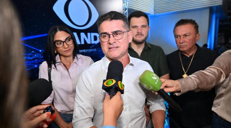 David Almeida destaca gestão e resultados no debate da Band