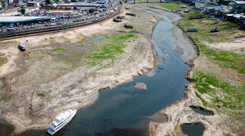 Vazante acelera e Rio Negro perde 2,83 metros em setembro