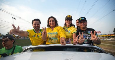 Carreata de Maria do Carmo reúne milhares em Manaus Carreata de Maria do Carmo reúne milhares em Manaus