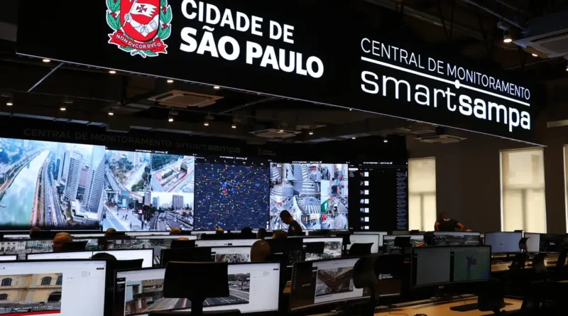 São Paulo (SP), 04/07/2024 - Inauguração da central de monitoramento por câmeras do programa Smart Sampa na rua XV de novembro. Foto: Rovena Rosa/Agência Brasil