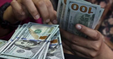 Dólar fecha a R$ 5,44 e registra maior alta semanal desde 2008 Notas de dólar 9 de abril de 2025. REUTERS/Willy Kurniawan