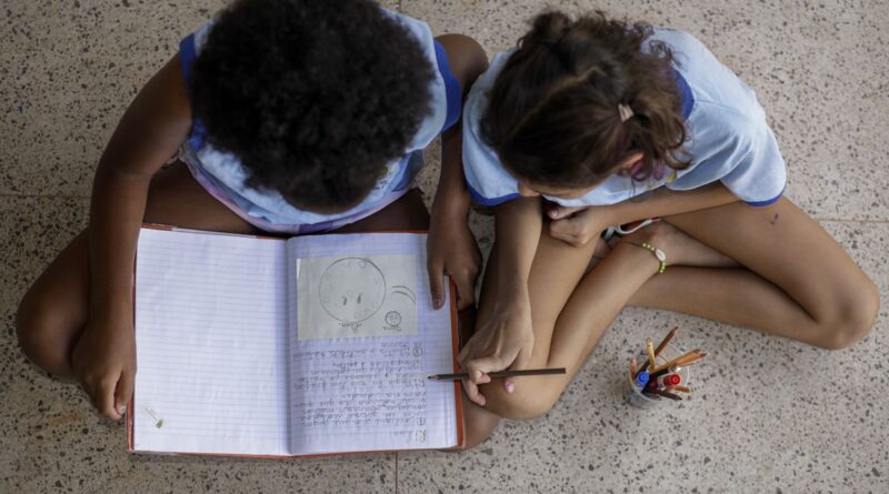 Brasília (DF) 16/11/2023 – Ensaio com estudantes para ilustrar reportagens sobre educação. Foto: Joédson Alves/Agência Brasil