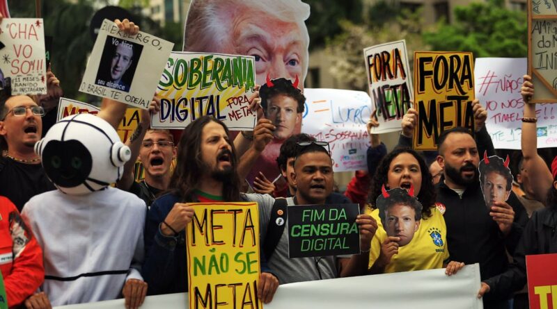 São Paulo (SP), 19/10/2026 - Organizações da sociedade civil e movimentos sociais realizam protesto em frente à sede da Meta , na avenida Faria Lima,3732, para denunciar o que consideram interferência sistemática da big tech na eleição brasileira. Foto: Paulo Pinto/Agencia Brasil