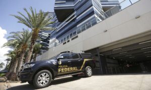Brasília (DF), 31/08/2023 - Movimentação no prédio sede da Polícia Federal, que ouve Bolsonaro e mais sete envolvidos no caso da venda de joias. Foto: Marcelo Camargo/Agência Brasil