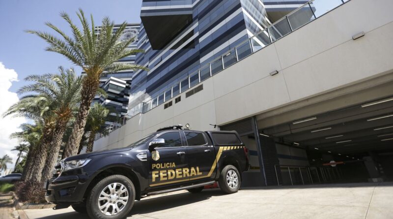 Brasília (DF), 31/08/2023 - Movimentação no prédio sede da Polícia Federal, que ouve Bolsonaro e mais sete envolvidos no caso da venda de joias. Foto: Marcelo Camargo/Agência Brasil