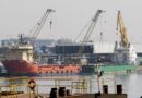 Atracação de navios no Caís do Porto do Rio de Janeiro, guindaste, container.