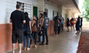 Brasília (DF), 25/10/2026 - Eleitores em dia de votação das Eleições 2026, na Escola Paulo Freire. Foto: Valter Campanato/Agência Brasil